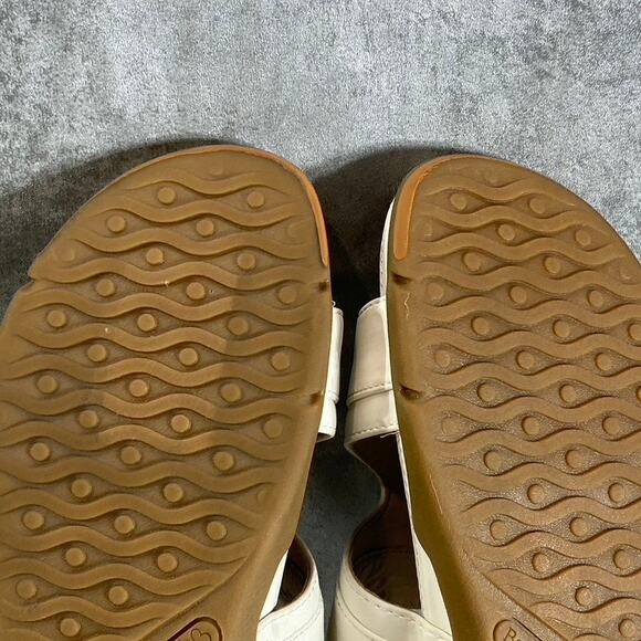 BARETRAPS Women's White Nalani Slip-Resistant Round-Toe Toe-Loop Slide Sandals - Picture 10 of 11